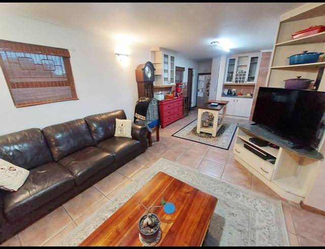 4 BEDROOM HOUSE RENTED IN SUMMERSTRAND